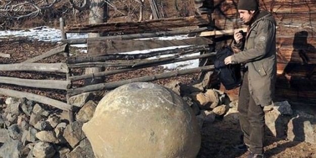 Görülmemiş hırsızlık: Köyden 1 tonluk taşı çaldı