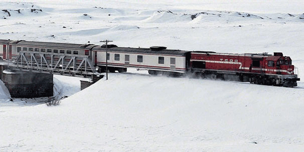 Görülmemiş ilgi! Gençler sosyal medyada bir araya gelip Kars’a gidiyor…