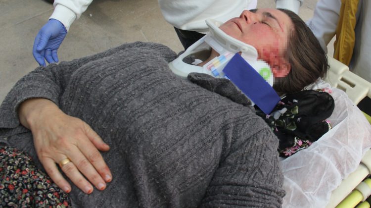 Görümcelerden geline arsa dayağı!