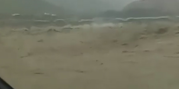 Görüntüler Ankara'dan! Selin ortasında kalan ailenin korku dolu anları...