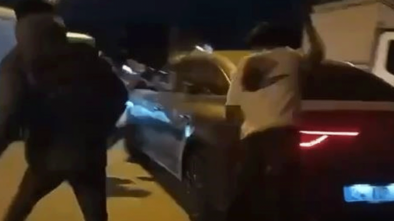 Görüntüler Esenyurt'tan! Mahalleli uyuşturucu satıcısını doğduğuna pişman etti