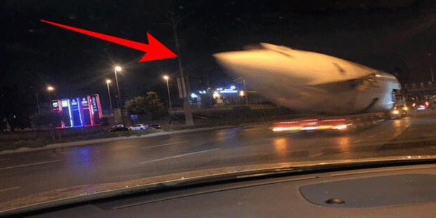 Görüntüler İstanbul'dan! E-5'ten uçak geçti