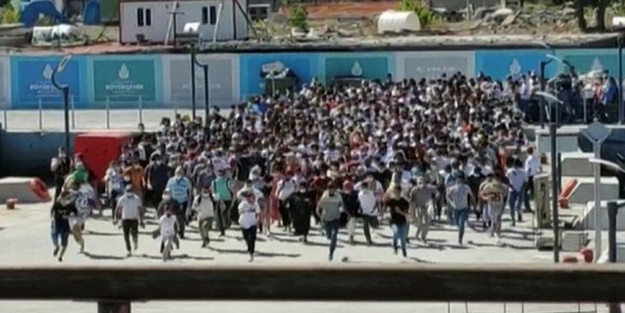 Görüntüler Kabataş'tan! Böylesi görülmedi... İşaretle birlikte adeta hücum ettiler