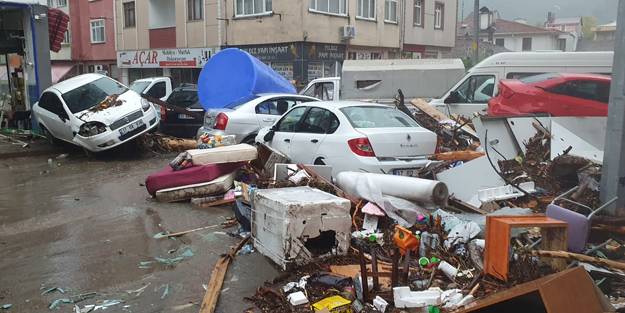 Görüntüler sel felaketinin boyutunu gösterdi! Ortalık savaş alanına döndü
