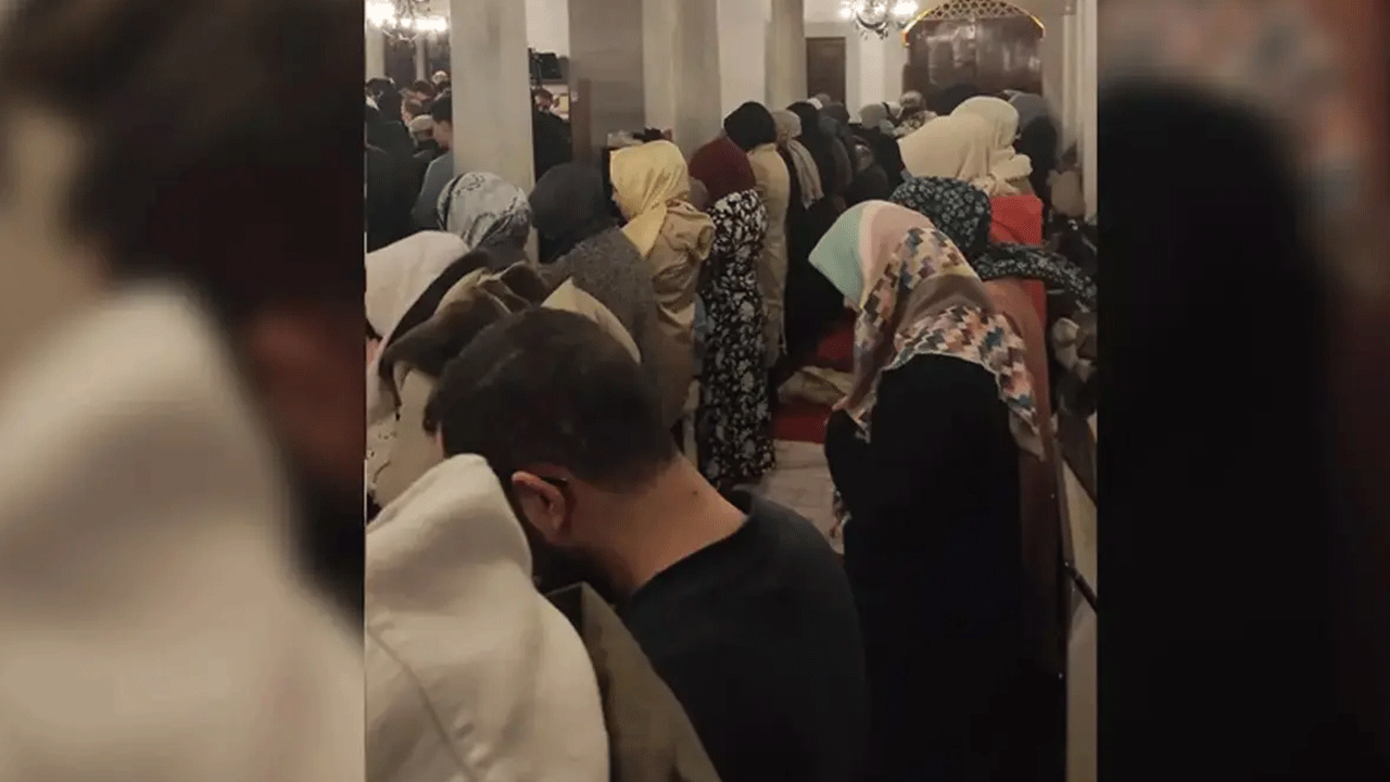 Görüntüler tartışmalara neden olmuştu! Valide-i Cedid Camii'nde İmam herkesi uyarmış
