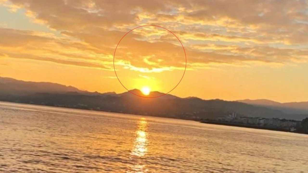 Görüntüleri çeken bile fark edemedi! Gökyüzünde müthiş süliet