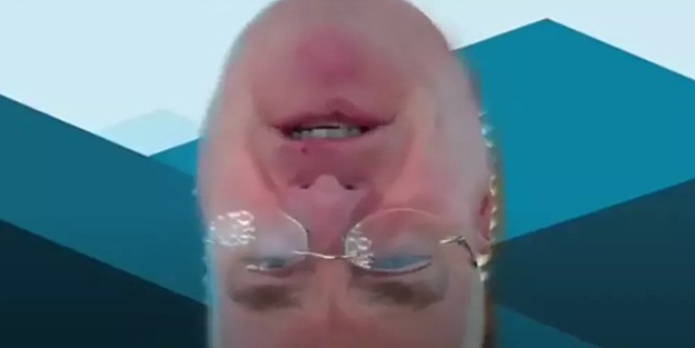 Görüntülü görüşmenin azizliğine uğradı! Kahkahayı bastılar