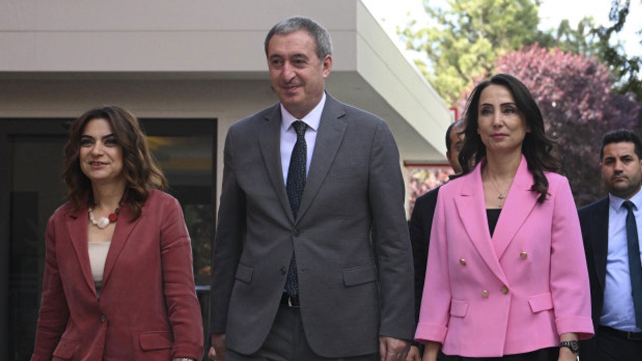 Görüşme tarihi ve saati belli oldu! DEM Parti ve AK Parti arasında yeni temas