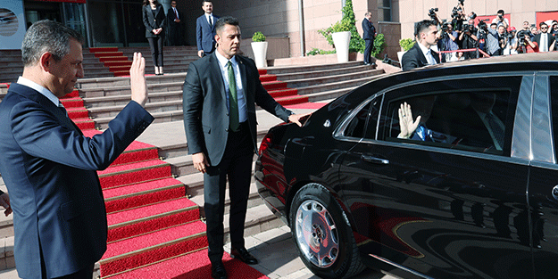 Görüşme yaklaşık 1.5 saat sürdü! Cumhurbaşkanı Erdoğan CHP Genel Merkezi'nden ayrıldı