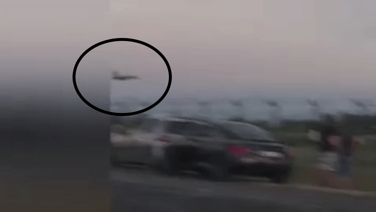 Gösteri sırasında böyle çakıldı: F16 savaş uçağı düştü!