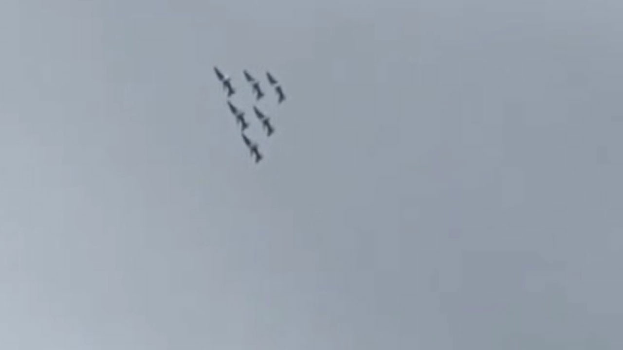 Gösteri uçuşunda korkutan kaza: İki jet havada çarpıştı!