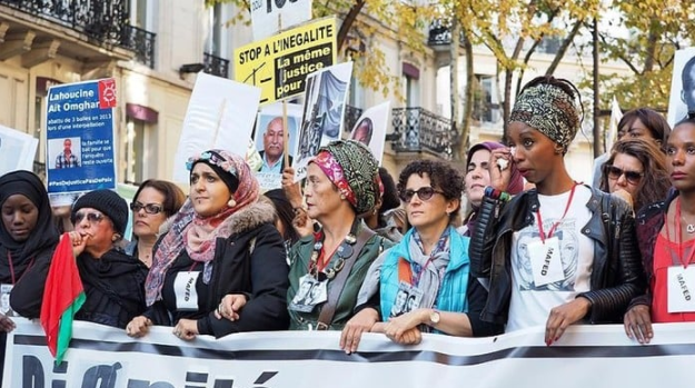 Göstericiler kovaladı Fransız polisi kaçtı! Böylesi hiç görülmedi