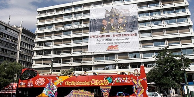 Göstericiler Maliye Bakanlığını işgal etti