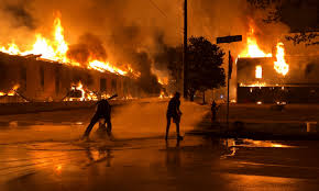 Göstericiler polise ateş açtı