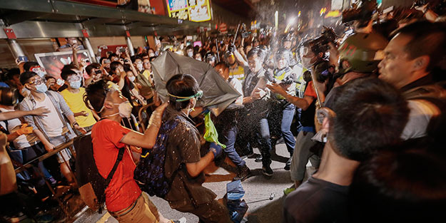 Göstericiler yeniden meydanda