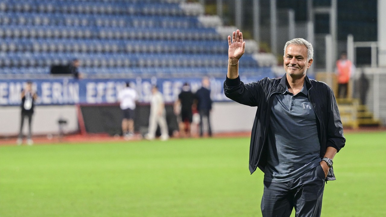 Göz göre göre çıkmamıştı: Ali Koç’un cebinden mi çıkacak Mourinho’nun cebinden mi? Kasıtlı bir girişim…