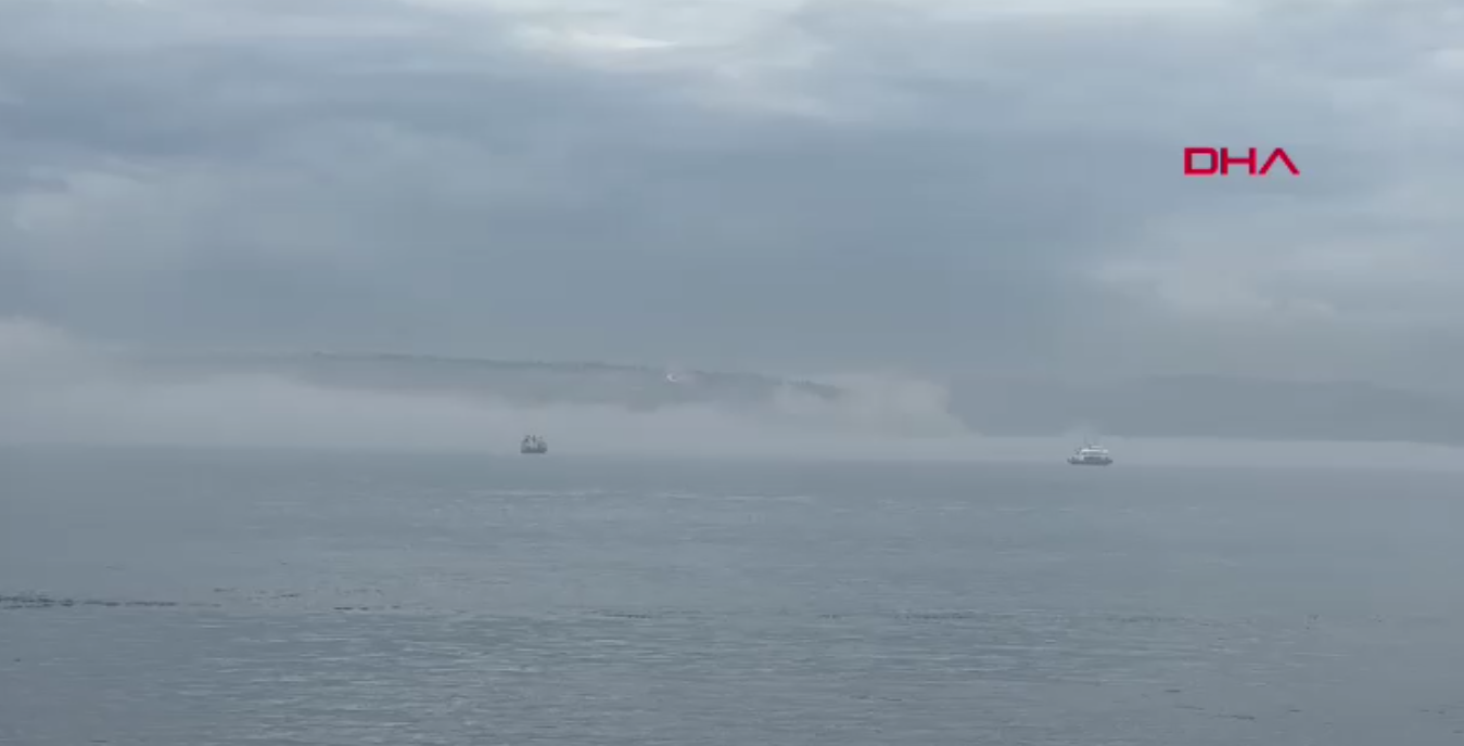 Göz gözü görmüyor boğaz trafiği tamamen durdu!