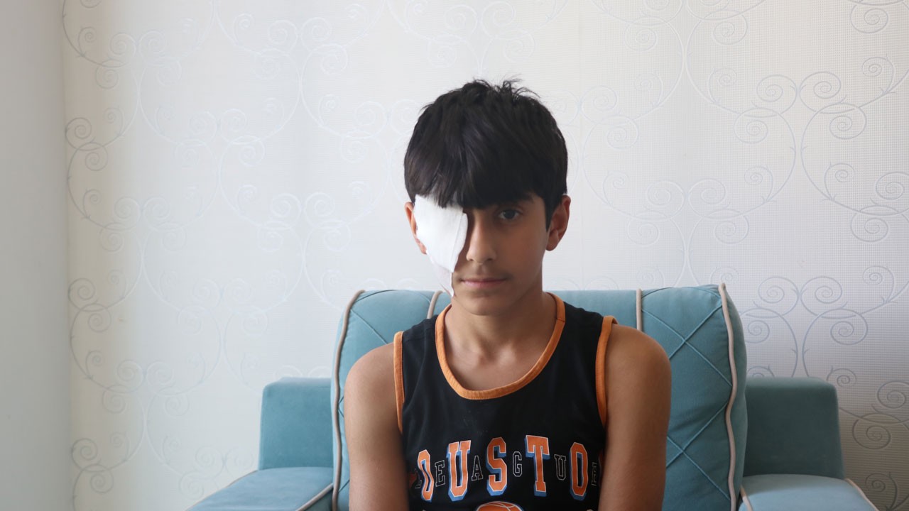 Göz kapakları yapıştı! Ödev yaparken kabusu yaşadı