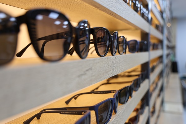 Göz sağlığını tehdit ediyor! Gözlük seçerken bunlara dikkat edin