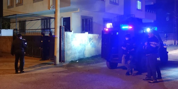 Gözaltılar var, bazılarının evinden PKK paçavraları çıktı! Şehirde silahlı kavga