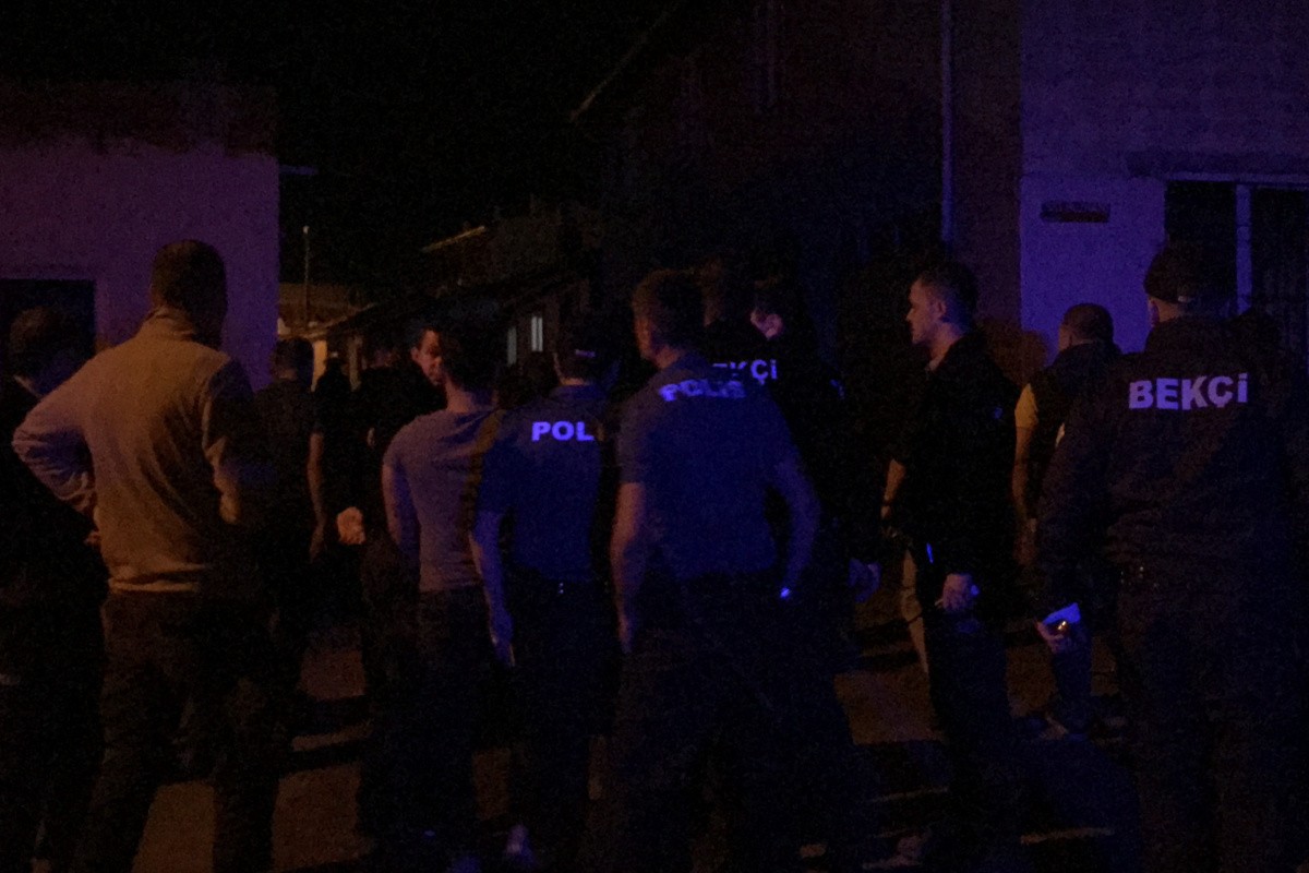 Gözaltına alınan şüphelinin yakınları tepki gösterdi: 1 polis memuru yaralandı