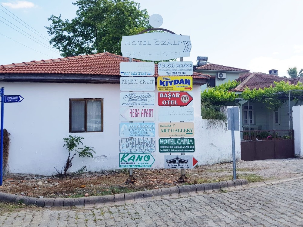 Gözde turizm beldesinde tabela kirliliğin önüne geçmek için çalışma başlatıldı 