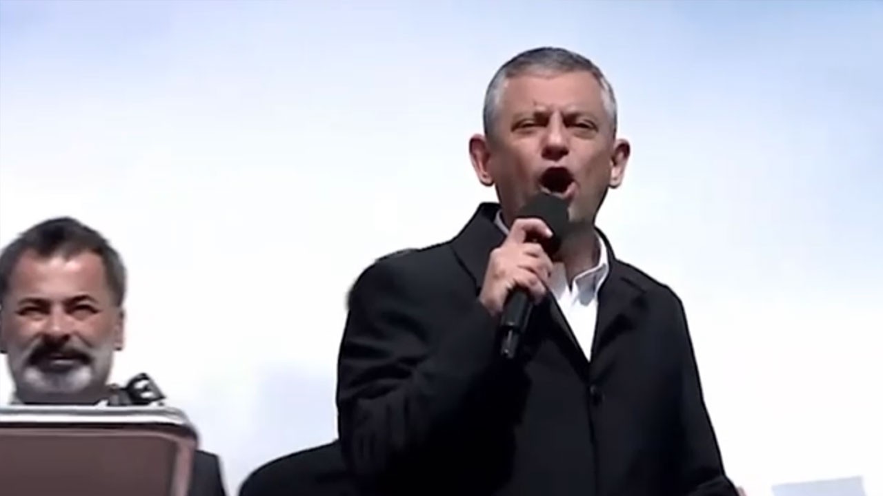 Gözler Özgür’ün memleketinde yaşadıklarına çevrildi! Bakan Gürlek’i yuhalatma hamlesi ters tepti