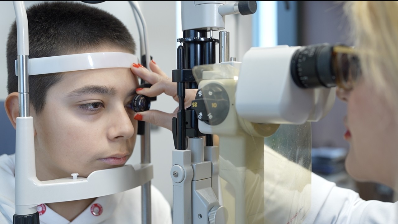 Gözlerini dahi açamayan 13 yaşındaki Kerem sağlığına kavuştu