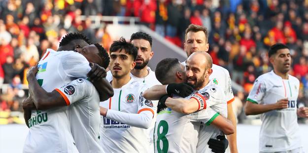 Göztepe evinde intihar etti!