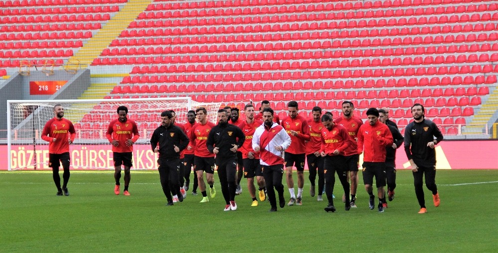 Göztepe, yeni stadında ilk antrenmanını yaptı 