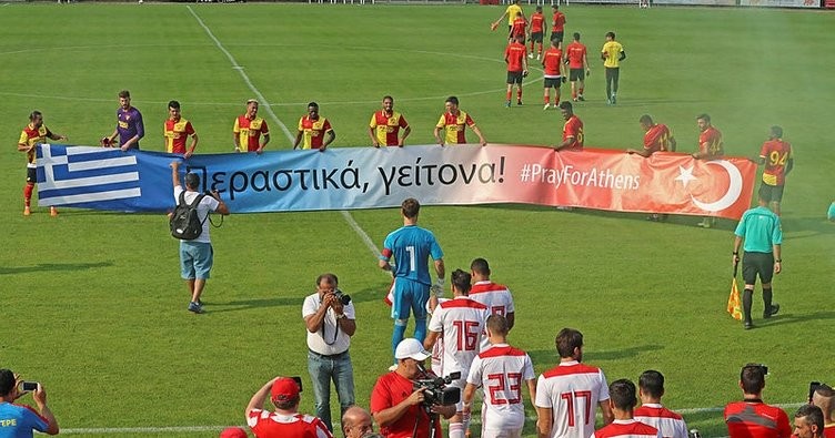 Göztepe'den anlamlı pankart: Geçmiş olsun...