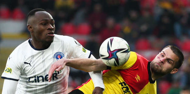 Göztepe'ye bir darbe de Kasımpaşa'dan