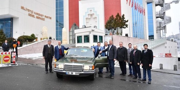 Gözü gibi bakıyordu! Bahçeli arabasını o isme hediye etti