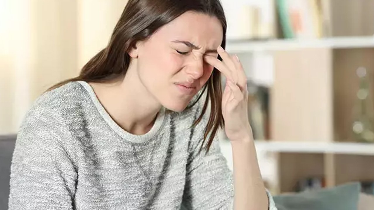 Gözü ovuşturmak görme kaybına yol açabilir: 'Önemli bir belirtisi var'!