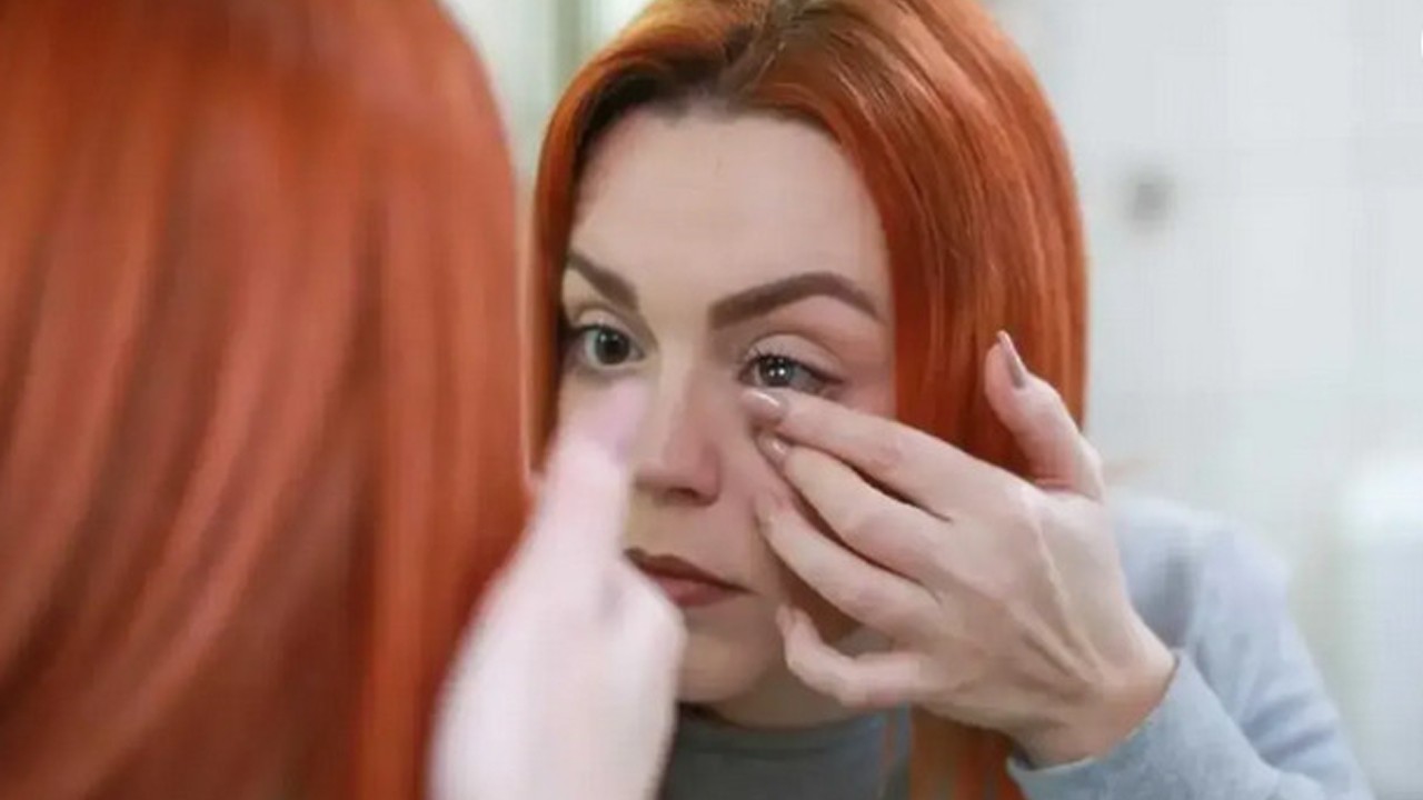 Gözünde ciddi hasar oluştu: Lensle duşa girdi neredeyse kör oluyordu