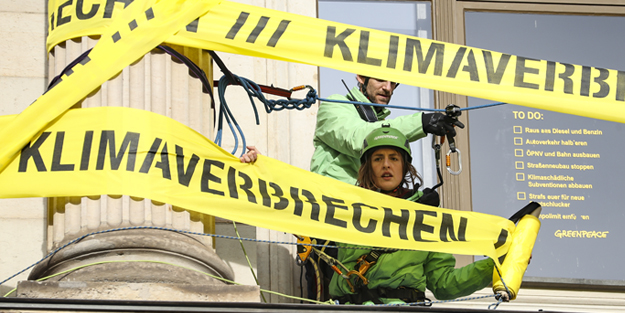 Alman hükümetine protesto!