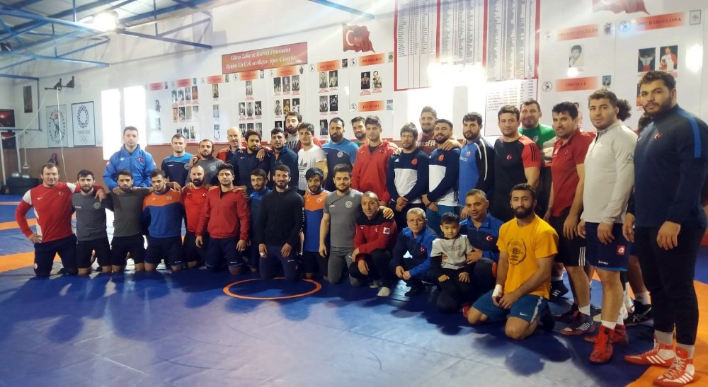 Grekoromen Güreş Milli Takımı, Avrupa Şampiyonası için kampa girdi 