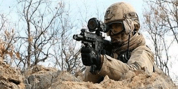 Gri kategoride aranıyordu! PKK'lı terörist yurt dışına kaçmaya hazırlanırken yakalandı