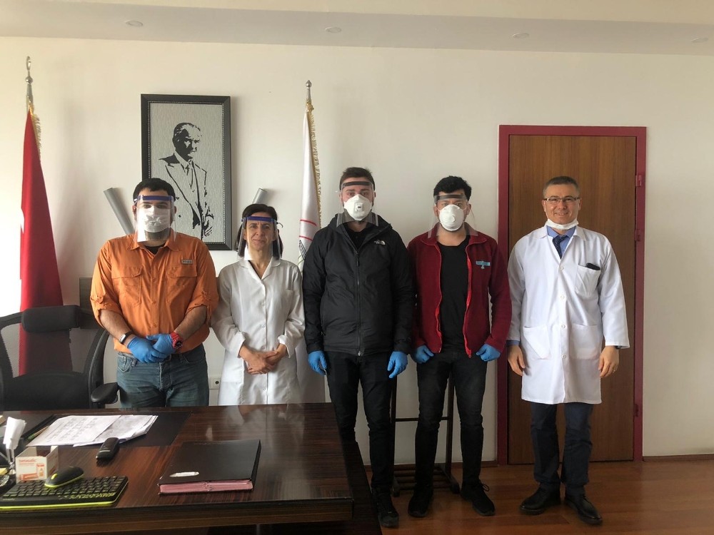 Grizu-263 Uzay Takımı’ndan sağlık çalışanları için 3D yazıcıyla siperli maske üretimi 