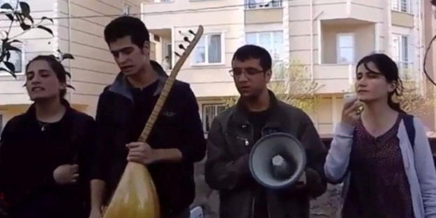 Grup Yorum terörist mezarında marş okudu