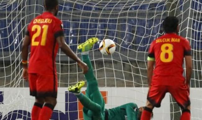 G.Saray taraftarı yönetim ve Denizli'ye patladı