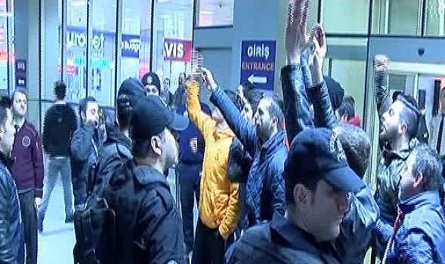 G.Saray'a havaalanında kötü sürpriz!