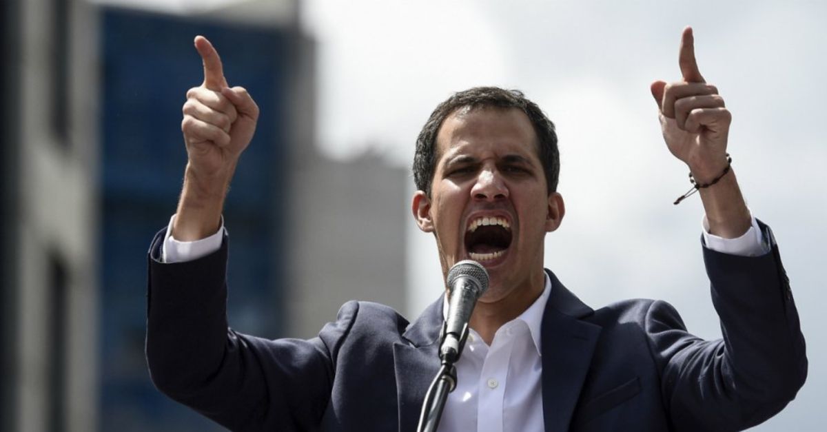 Guaido'dan darbe açıklaması: Maduro'yu devirebilmek için askerlerle görüşüyorum