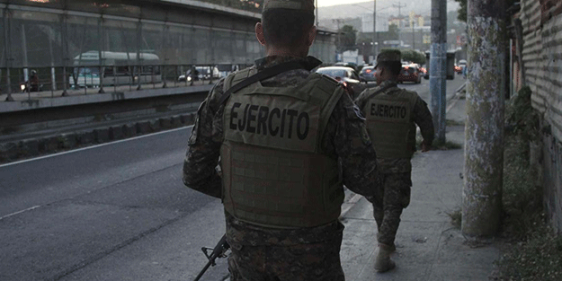 Guatemala, MS-13 çete liderini El Salvador'a teslim etti