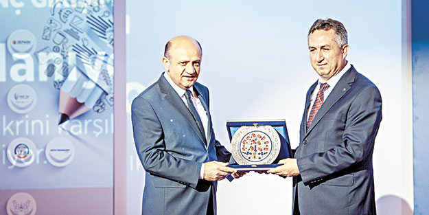 Güçlü bir savunma sanayii kuruyoruz