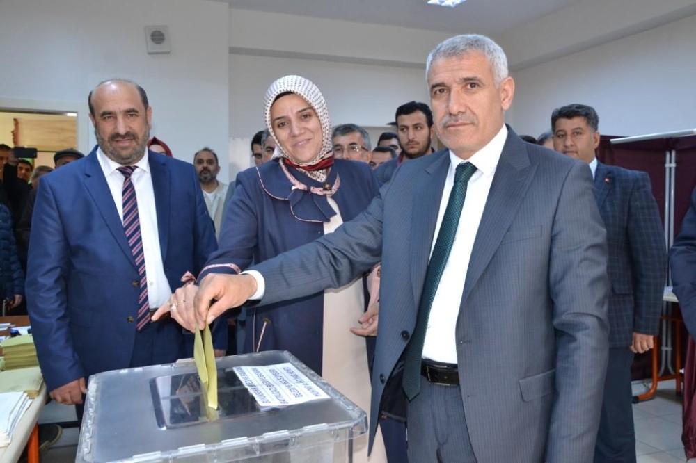 Güder oyunu eşiyle birlikte kullandı 