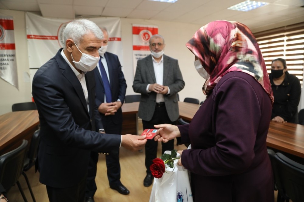 Güder yetim anneleri ile bir araya geldi 