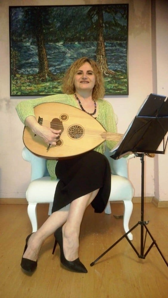 Güher, evde sanatla terapi yapıyor 