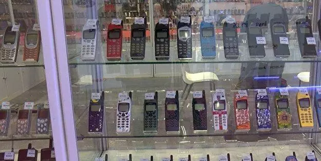 Guinness rekoru kırdı! 3.414 telefonla dünyanın en büyük koleksiyonu