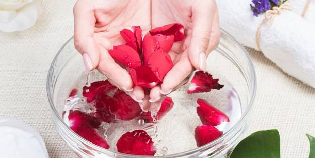 Gül suyu nasıl yapılır? Kolay tarif